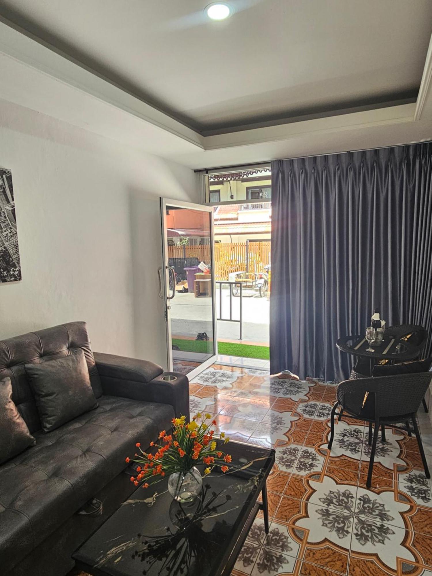 Candy Beach Seaview Jomtien Exterior photo